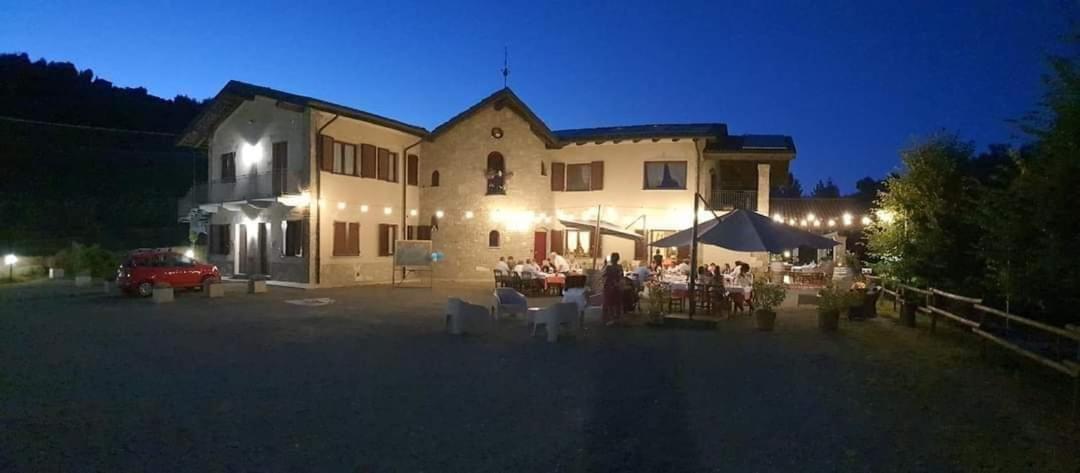 Agriturismo Cascina L'Arche ซานโตสเตฟาโน เบลโบ ภายนอก รูปภาพ