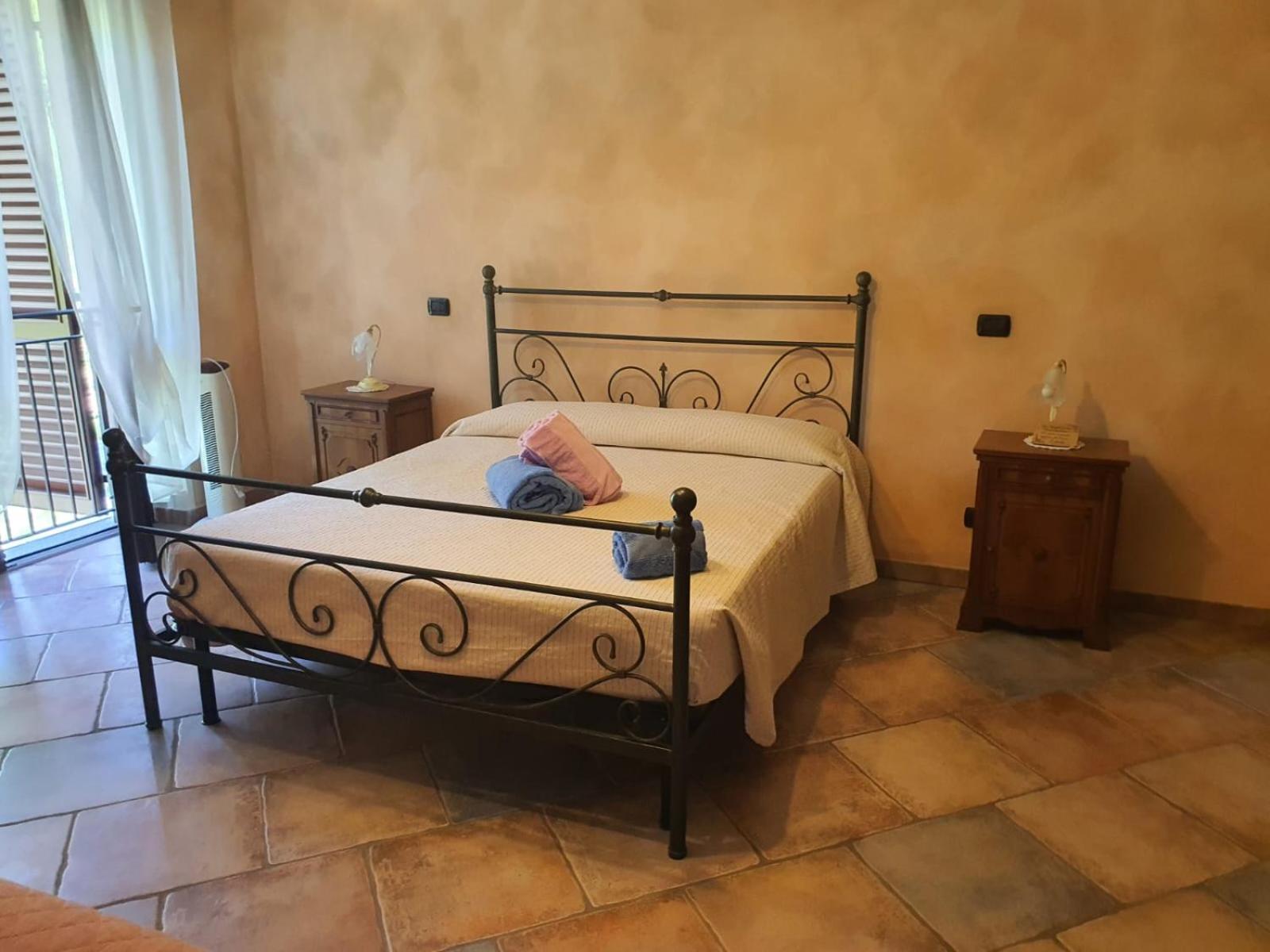 Agriturismo Cascina L'Arche ซานโตสเตฟาโน เบลโบ ภายนอก รูปภาพ