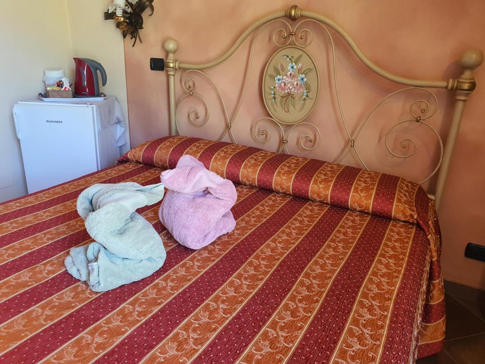 Agriturismo Cascina L'Arche ซานโตสเตฟาโน เบลโบ ภายนอก รูปภาพ