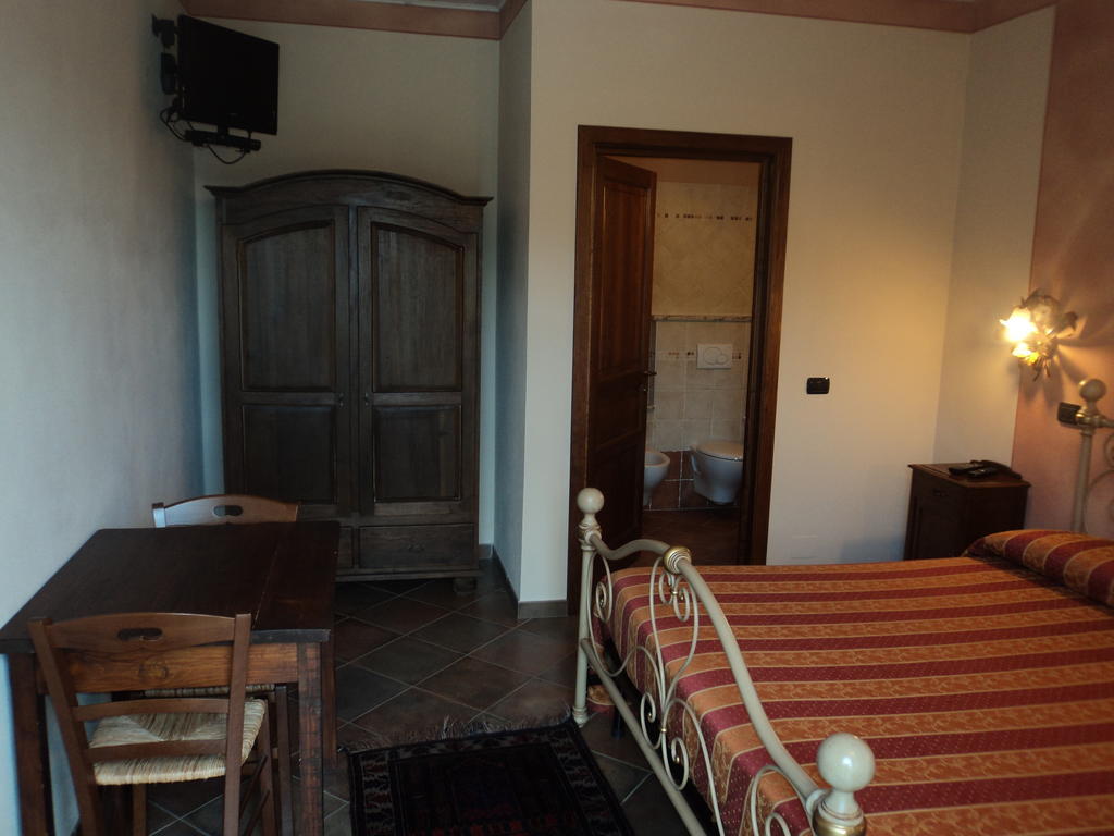 Agriturismo Cascina L'Arche ซานโตสเตฟาโน เบลโบ ห้อง รูปภาพ